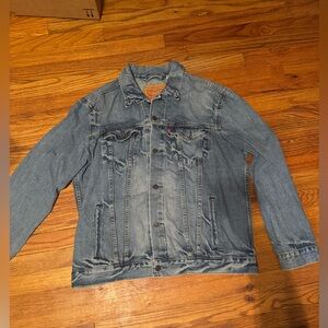 Vintage faded blue Levi’s denim jacket